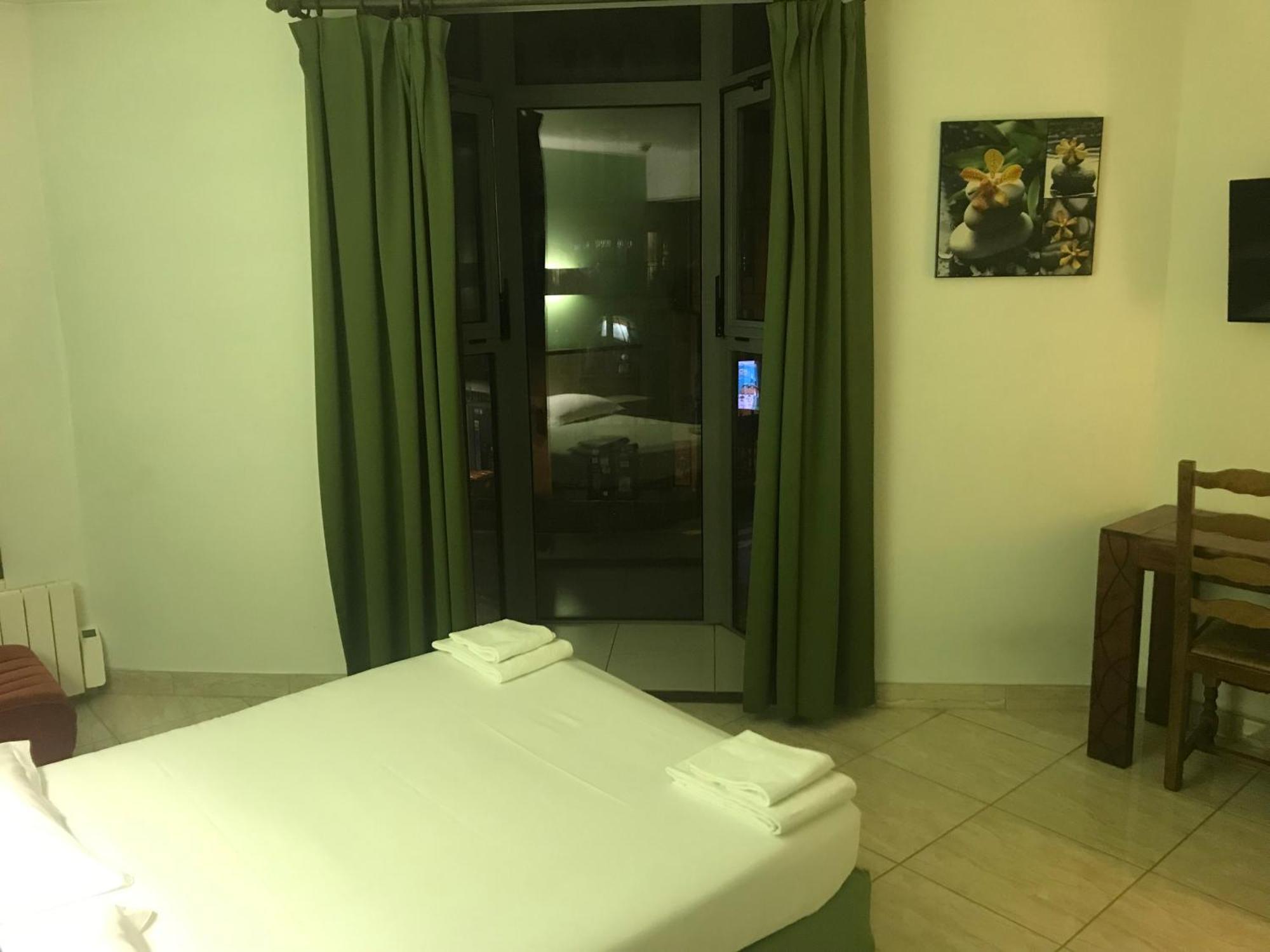 Hotel Couleurs Sud Centre-Ville Gare Charleville-Mezieres Luaran gambar