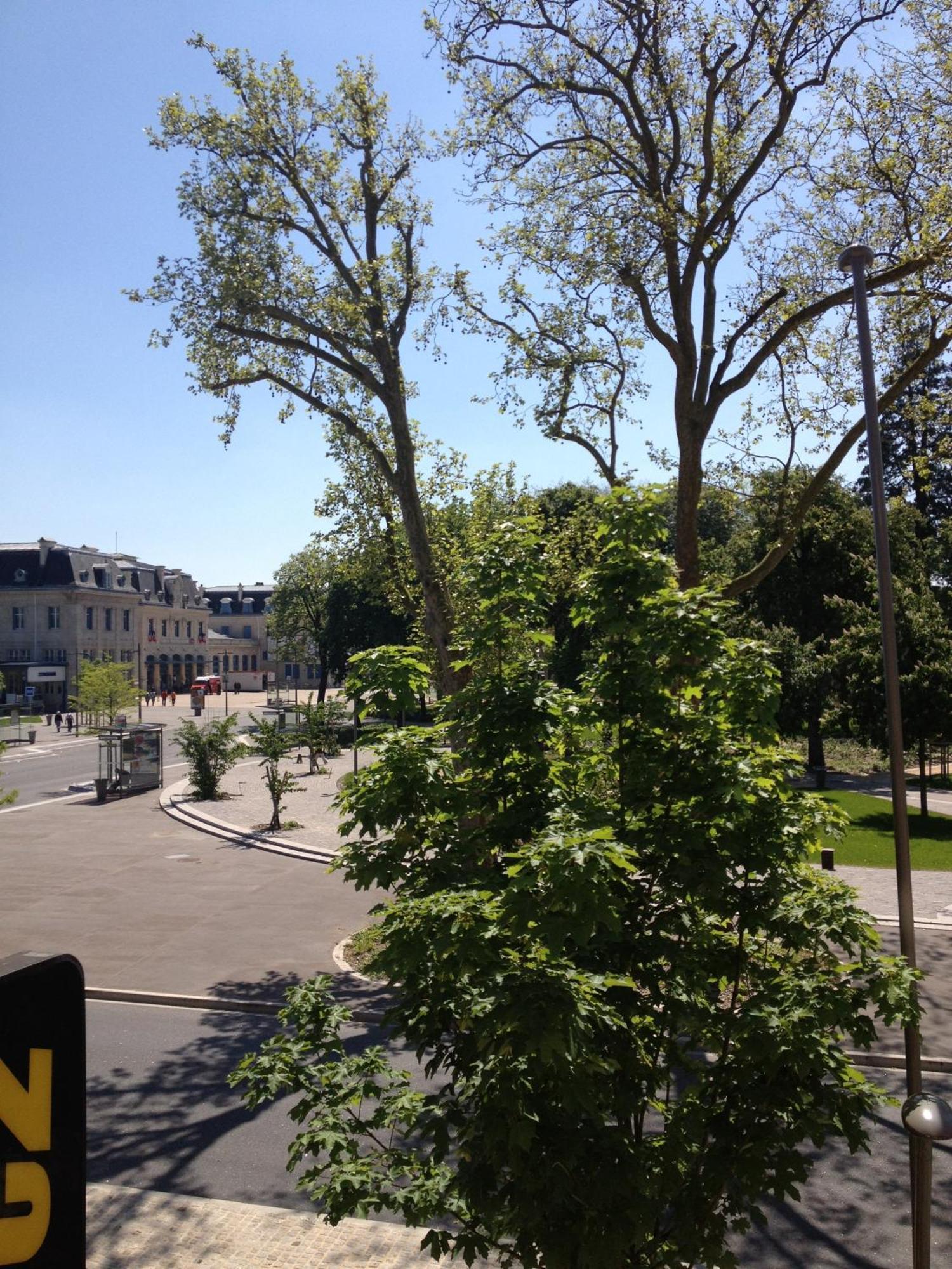 Hotel Couleurs Sud Centre-Ville Gare Charleville-Mezieres Luaran gambar